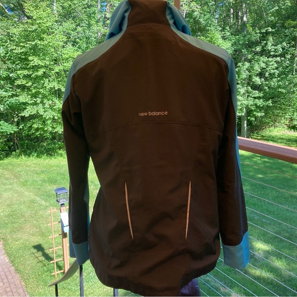 NewBalance Reach The Beach women’s windbreaker size medium - Picture 3 of 7